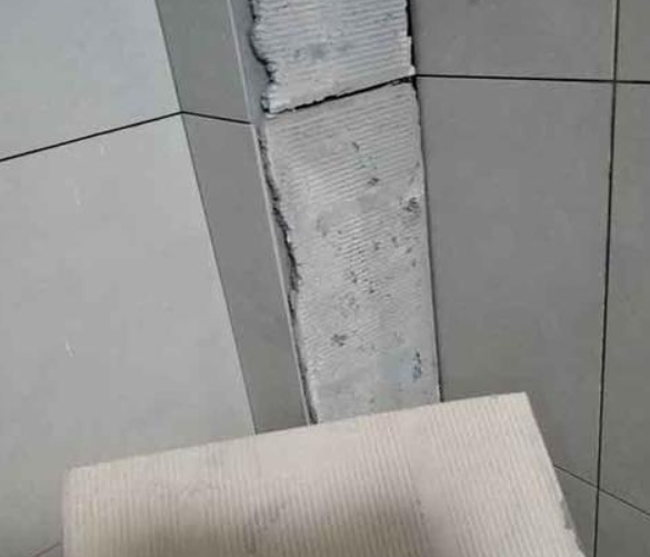 常德市瓷砖空鼓维修公司分享下厨房瓷砖脱落的补救措施。